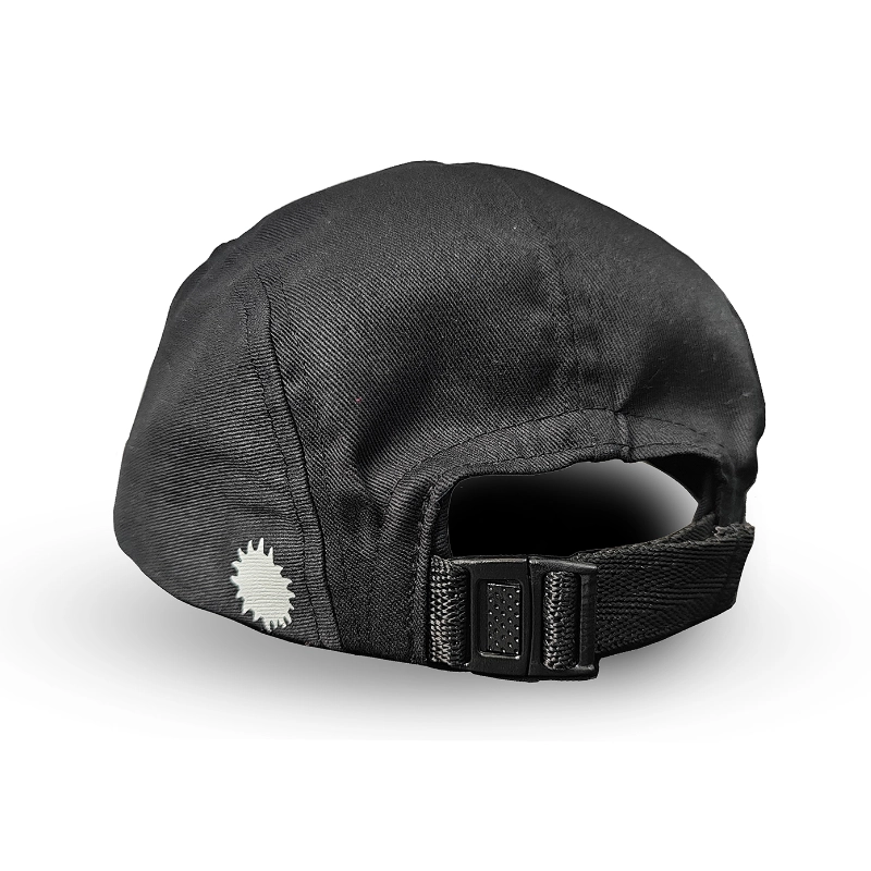 Boné five panel preto em tecido de sarja da marca Cecap Skateboard visto de costas.